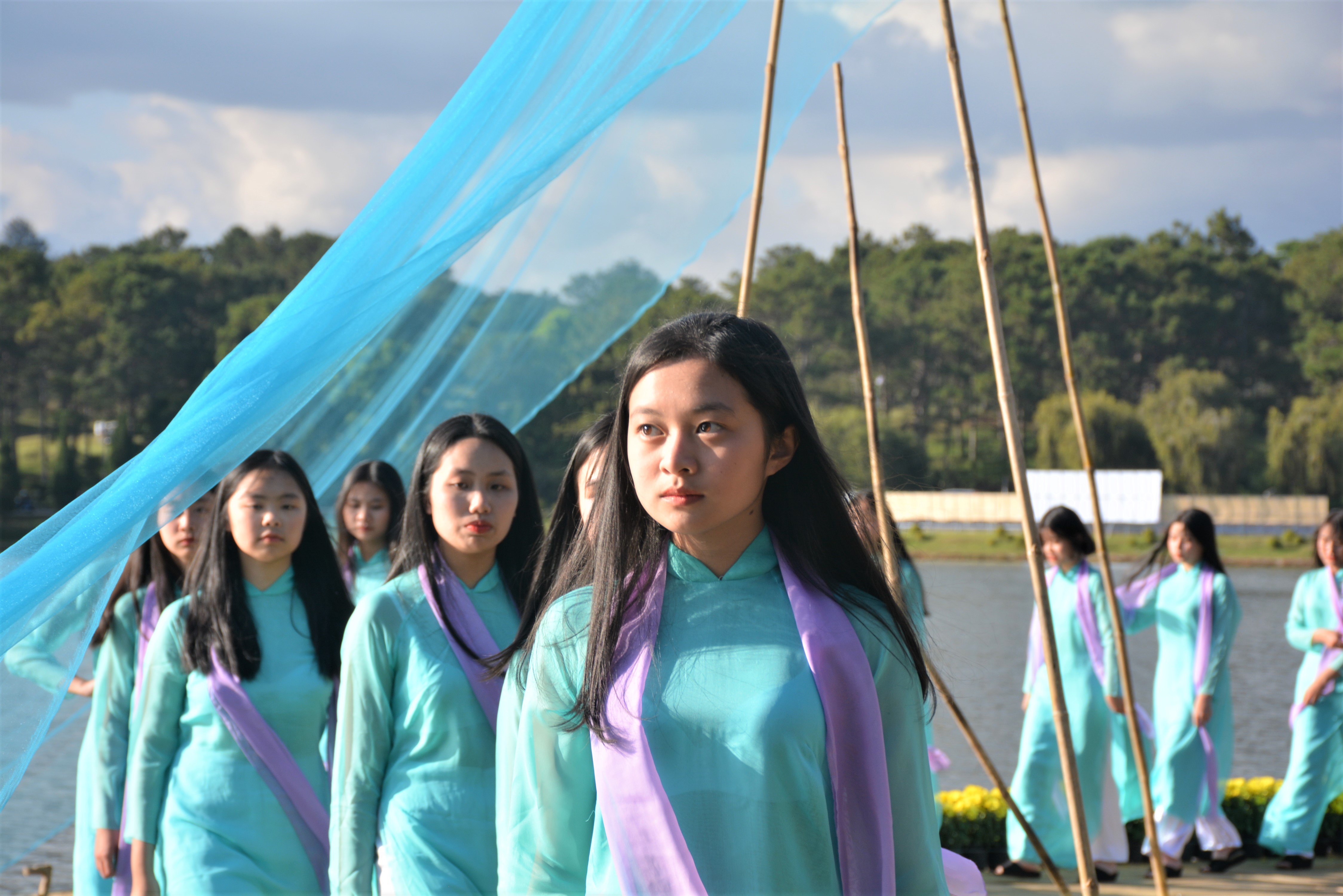 Lộng lẫy tơ lụa và thổ cẩm Lâm Đồng